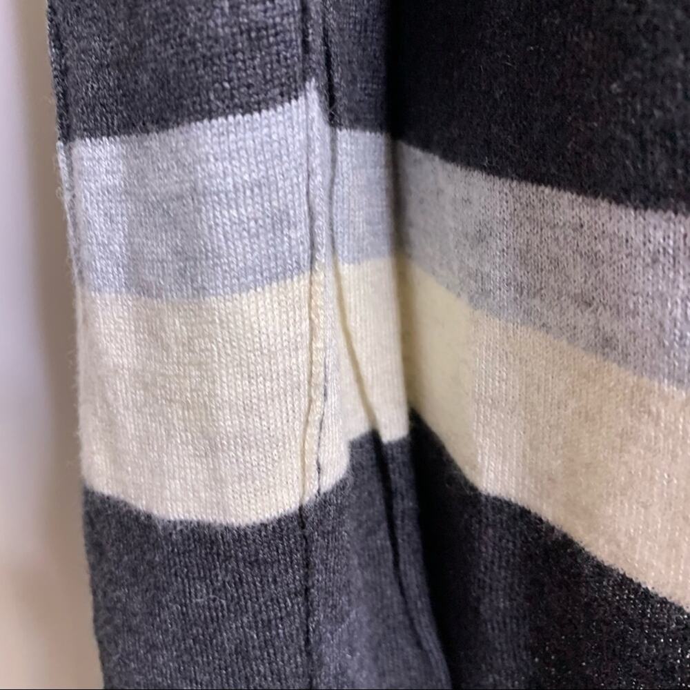 Tommy Bahama gray white striped wool blend cowl neck sweater size Medium - Picture 7 of 12